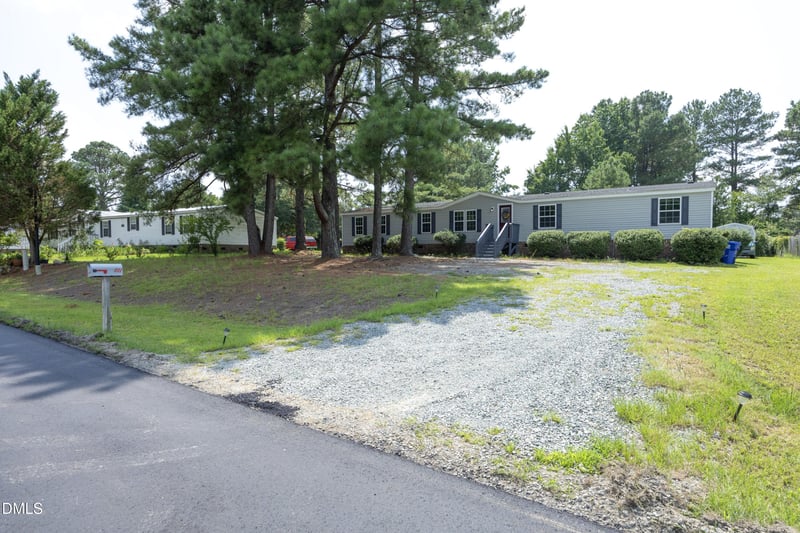 8204 Fieldcrest Ln, Fuquay Varina, NC 27526