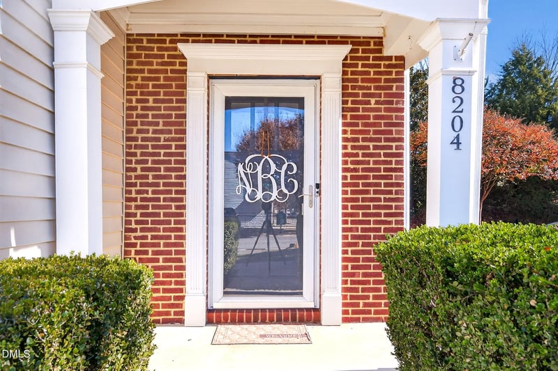 8204 Pilots View Dr, Raleigh, NC 27617