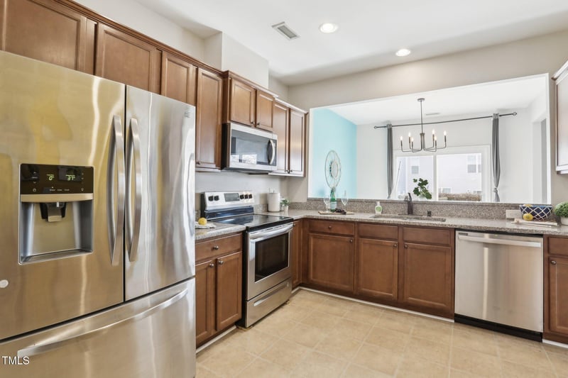 8204 Yaxley Hall Dr, Raleigh, NC 27616