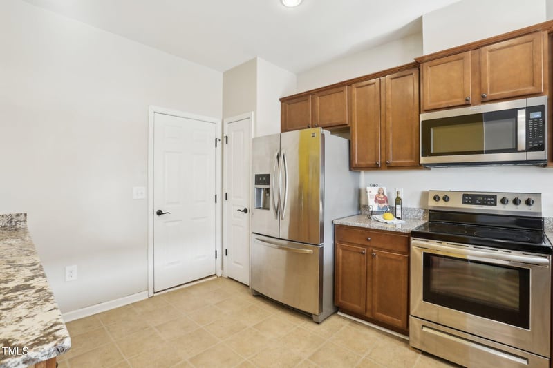 8204 Yaxley Hall Dr, Raleigh, NC 27616