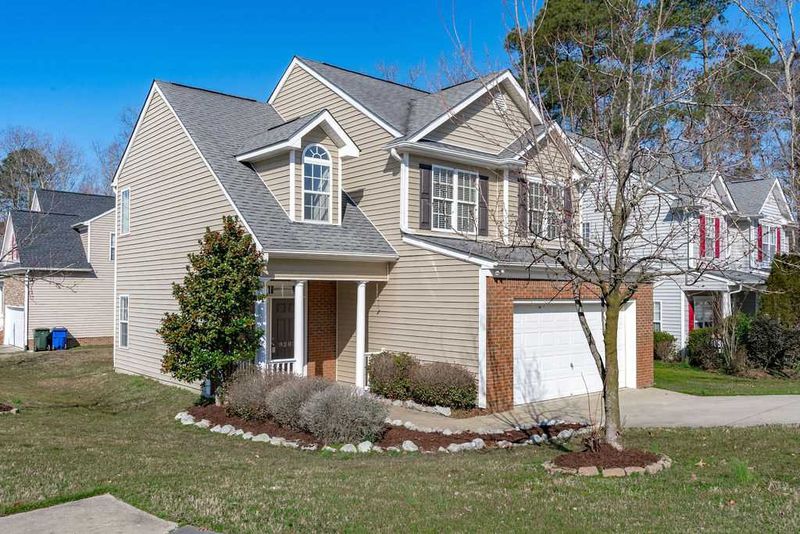 8207 Willowglen Dr, Raleigh, NC 27616
