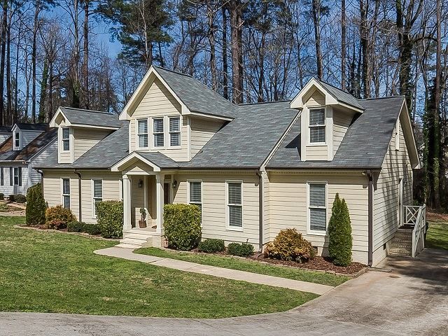 8208 Hambledon Ct, Raleigh, NC 27615