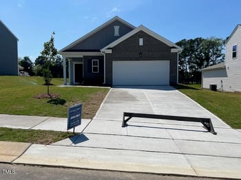 821 Kenyon Spring Dr, Zebulon, NC 27597