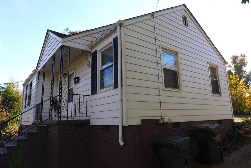 821 N King Charles Rd, Raleigh, NC 27603
