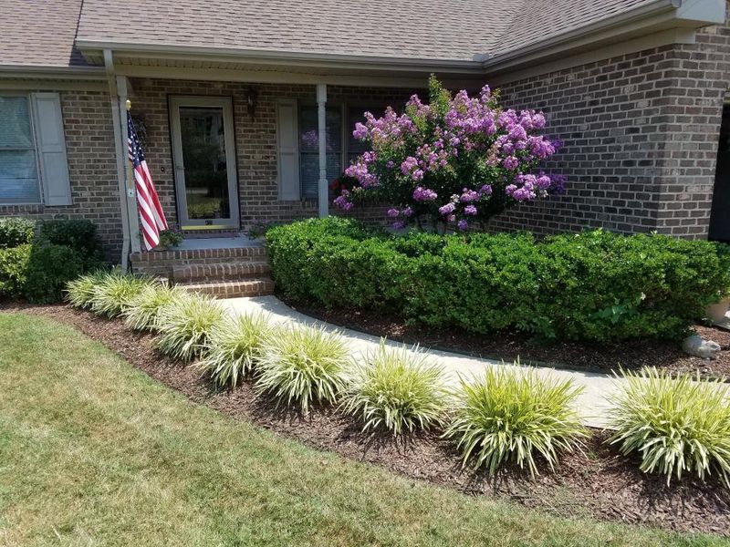 821 Lockesley Ln, Burlington, NC 27217