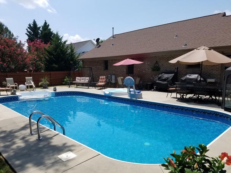 821 Lockesley Ln, Burlington, NC 27217