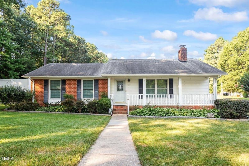 821 Northclift Dr, Raleigh, NC 27609