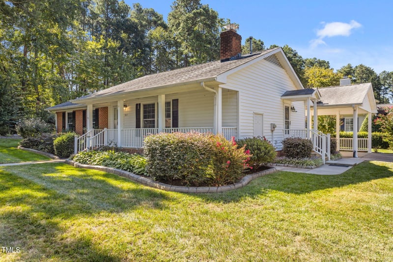 821 Northclift Dr, Raleigh, NC 27609
