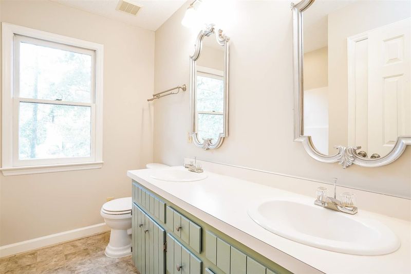 821 Pinewood Dr, Apex, NC 27502