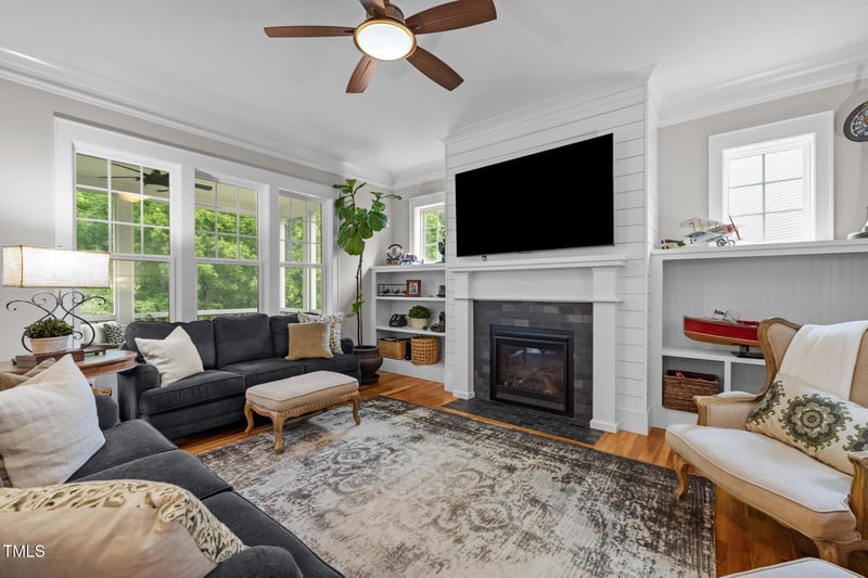 821 Rambling Oaks Ln, Holly Springs, NC 27540