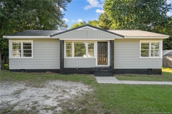 821 Sandalwood Dr, Fayetteville, NC 28304