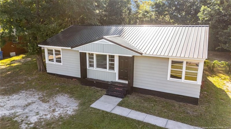 821 Sandalwood Dr, Fayetteville, NC 28304