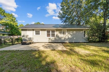 821 Sandalwood Dr, Fayetteville, NC 28304