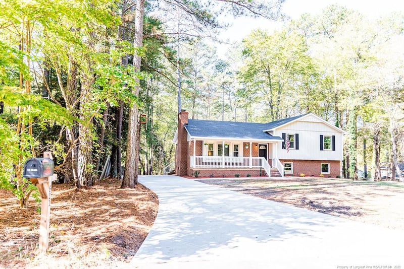 821 Stoney Brook Dr, Sanford, NC 27330