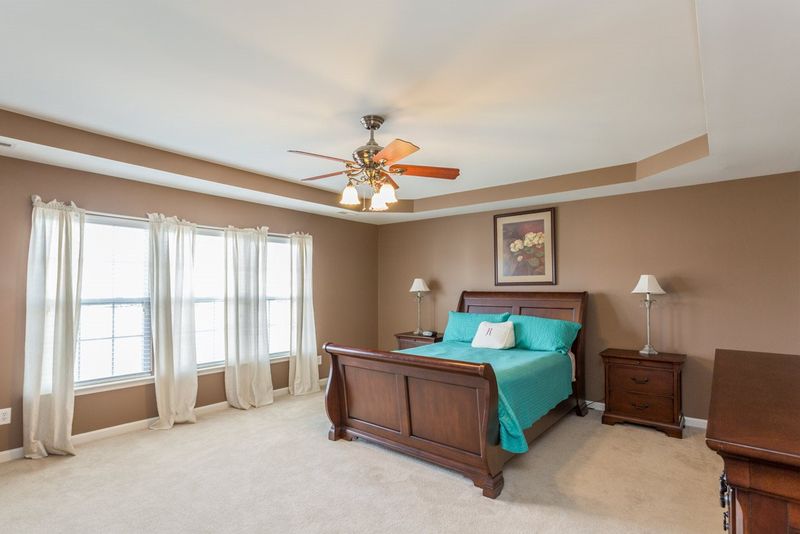 821 Willow Bay Dr, Fuquay Varina, NC 27526