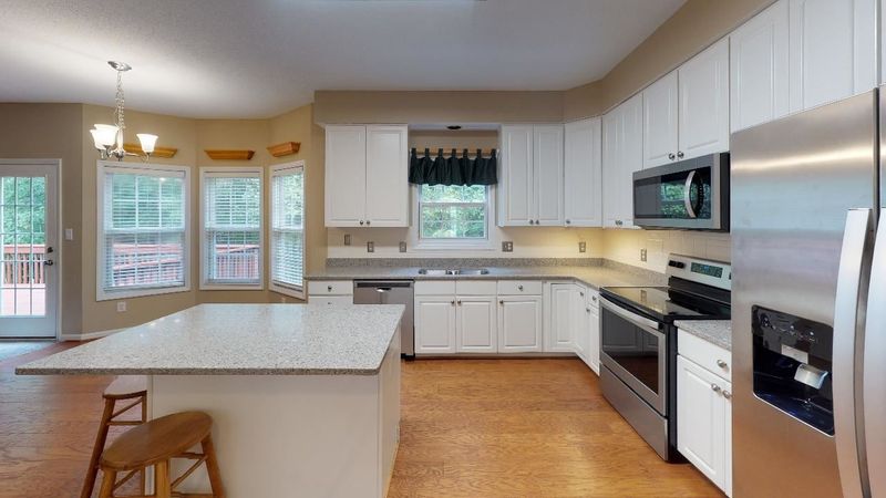 8211 Gresham Trace Rd, Raleigh, NC 27615
