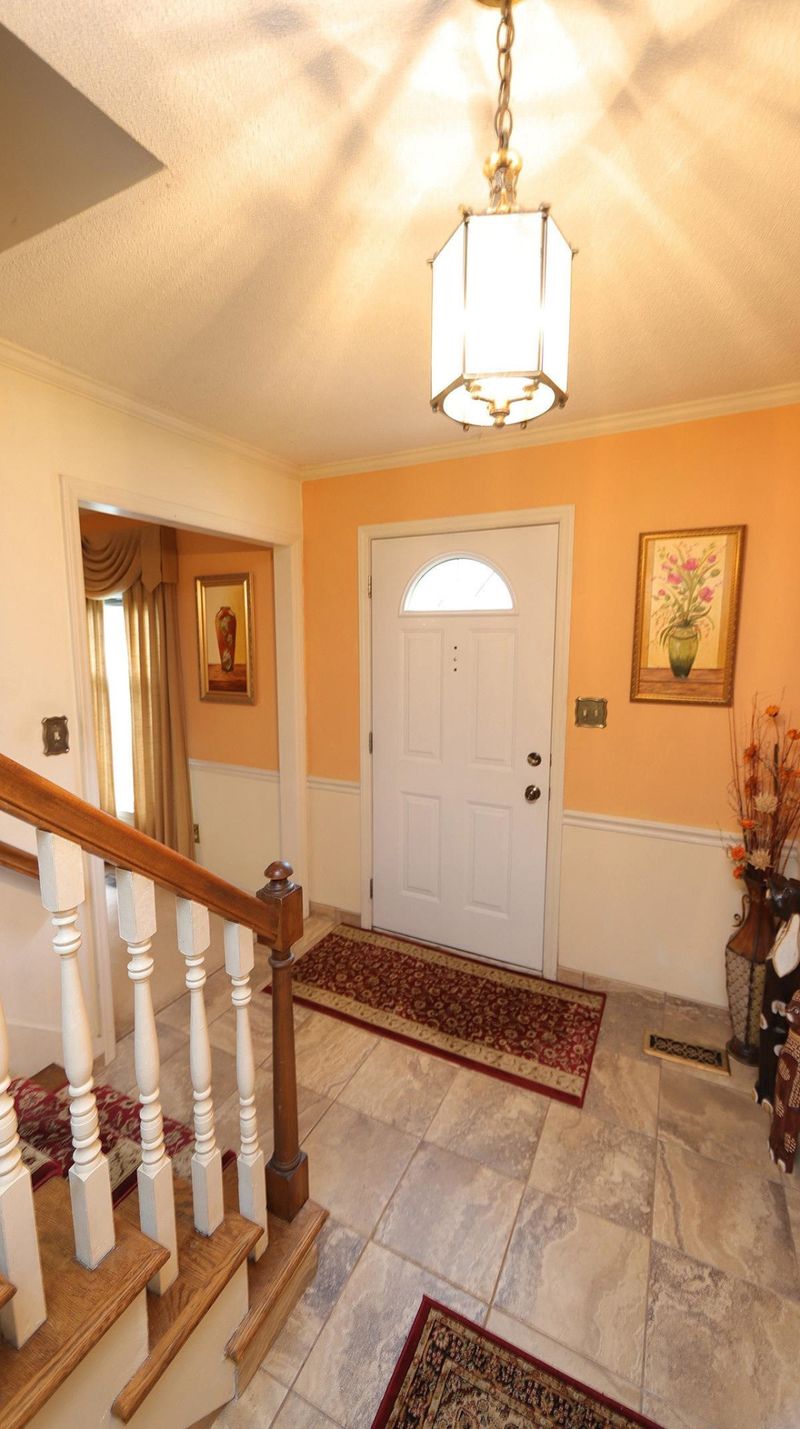 8212 Clear Brook Dr, Raleigh, NC 27615