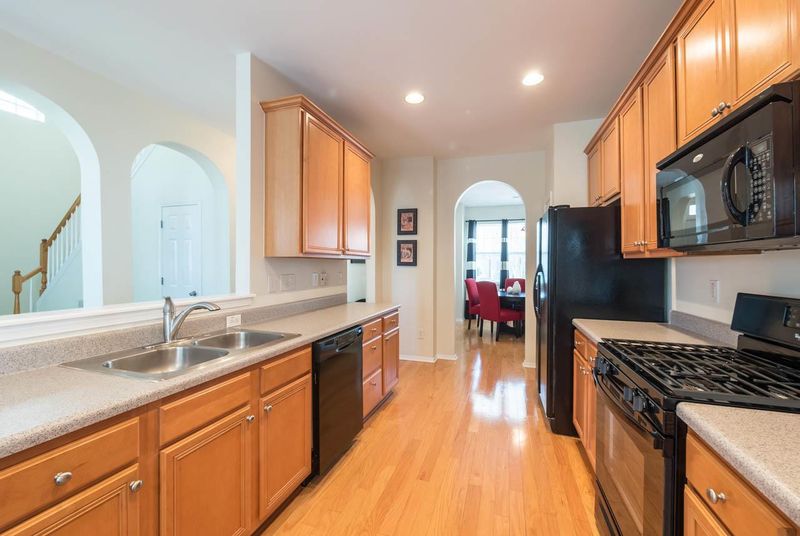 8214 Beaded Stone St, Raleigh, NC 27613
