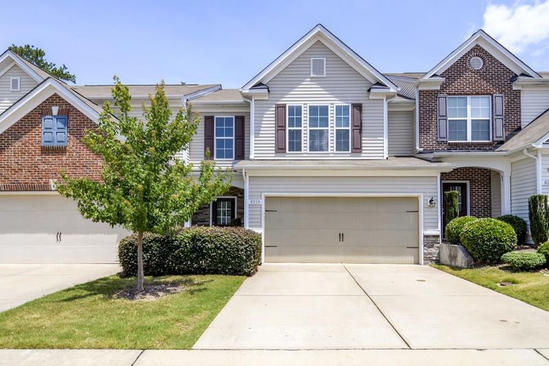 8219 Yaxley Hall Dr, Raleigh, NC 27616