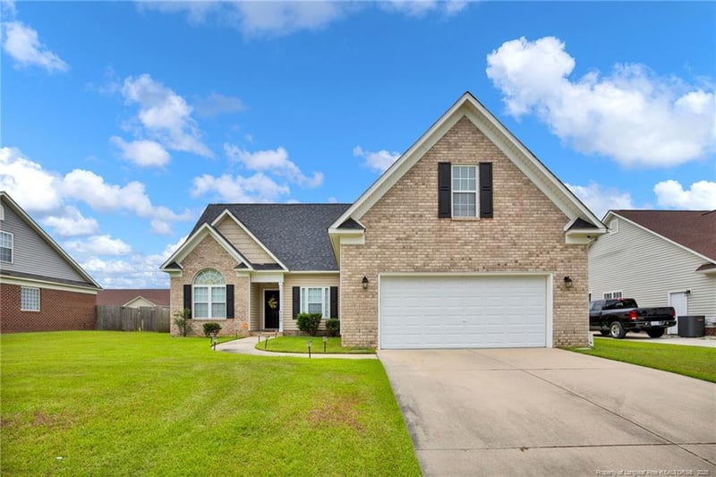 8220 Frenchorn Ln, Fayetteville, NC 28314