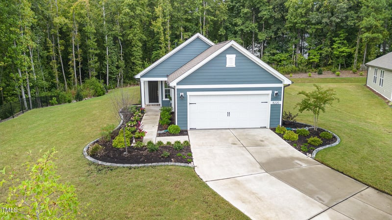 8220 White Star Dr, Fuquay Varina, NC 27526