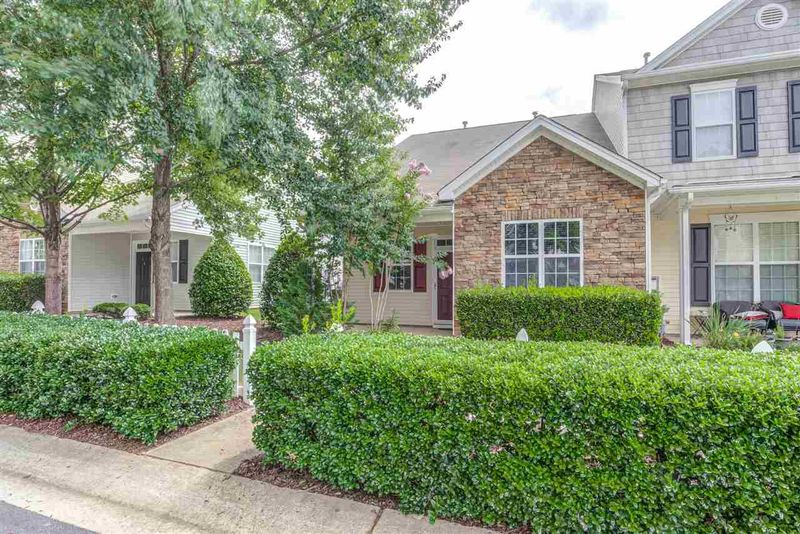 8221 Belneath Ct, Raleigh, NC 27613