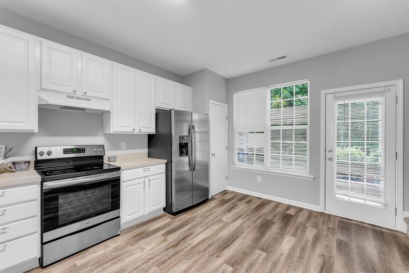 8221 City Loft Ct, Raleigh, NC 27613