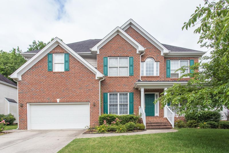 8221 Coosa Ct, Raleigh, NC 27616
