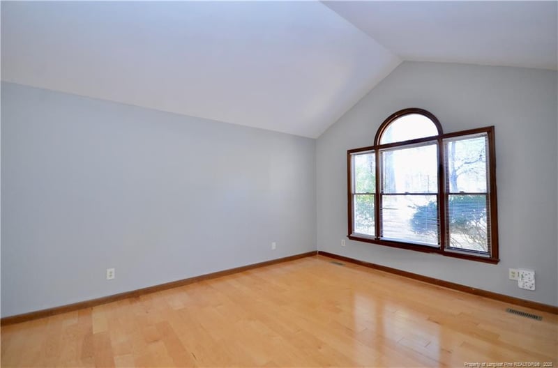 8221 Dunholme Dr, Fayetteville, NC 28304