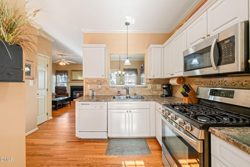 8221 Hempshire Pl #106, Raleigh, NC 27613