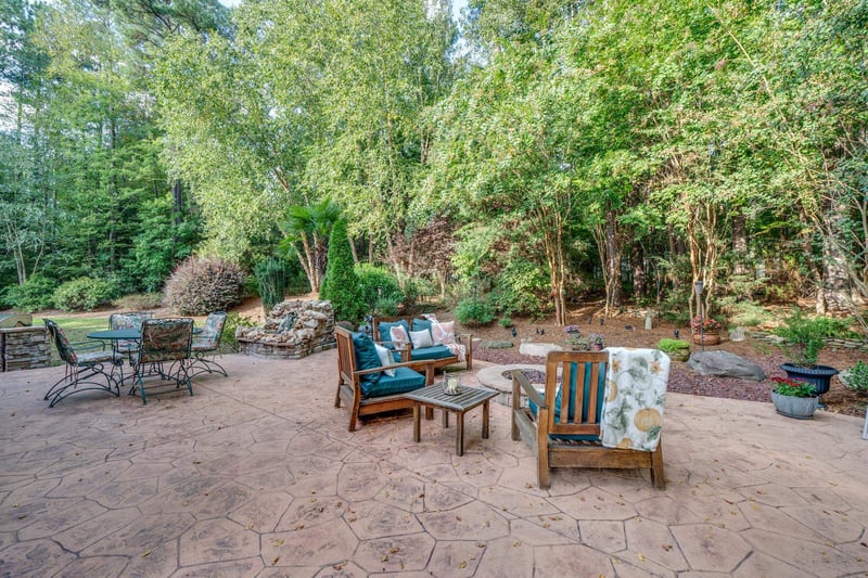 8221 Whispering Glen Ln, Raleigh, NC 27614
