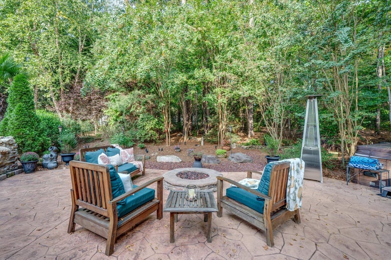 8221 Whispering Glen Ln, Raleigh, NC 27614