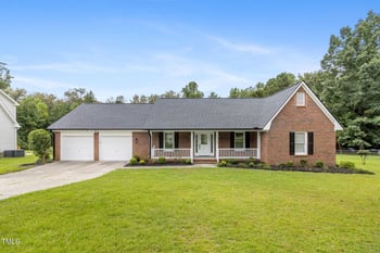 8226 Shoreway Dr, Fayetteville, NC 28304