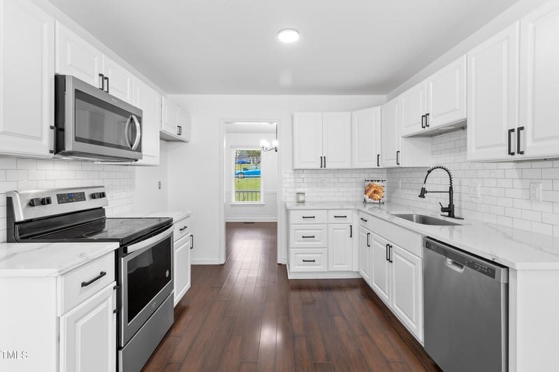 8226 Shoreway Dr, Fayetteville, NC 28304