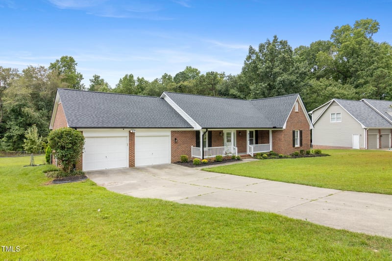 8226 Shoreway Dr, Fayetteville, NC 28304