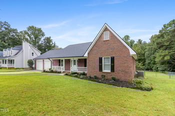 8226 Shoreway Dr, Fayetteville, NC 28304