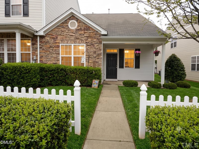 8227 Belneath Ct, Raleigh, NC 27613