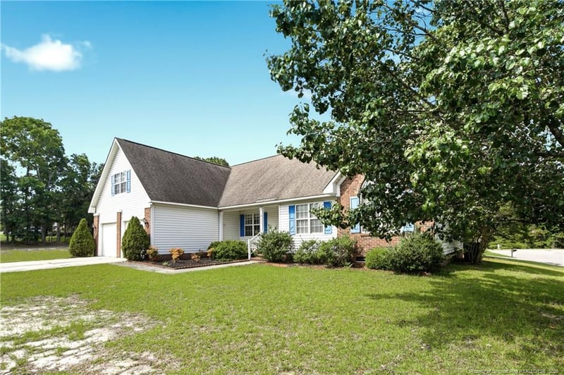 8229 Foxtrail Dr, Fayetteville, NC 28311