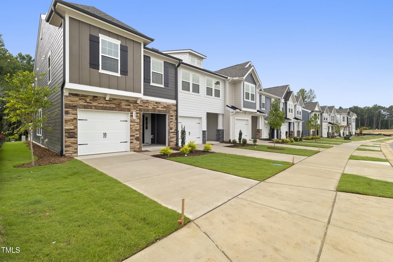 823 Kensley Grove Ln, Fuquay Varina, NC 27526