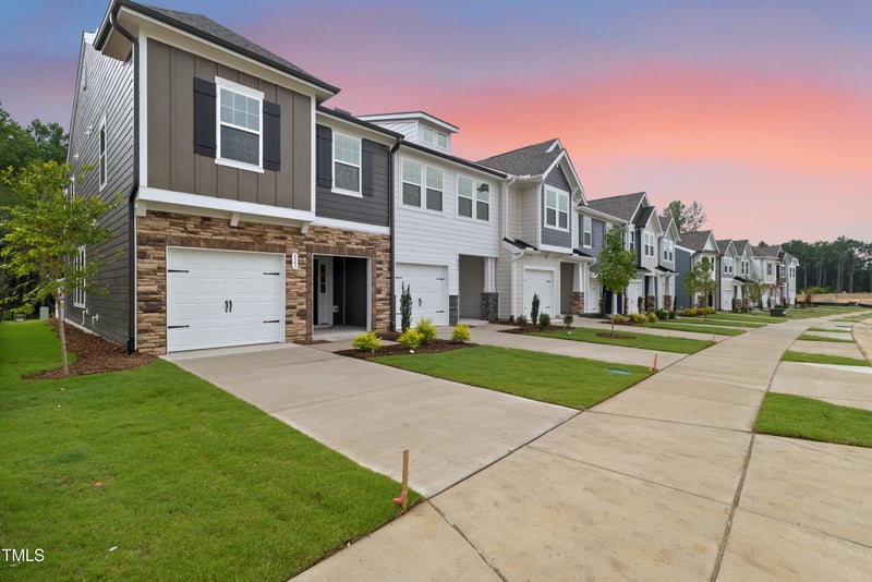 823 Kensley Grove Ln, Fuquay Varina, NC 27526