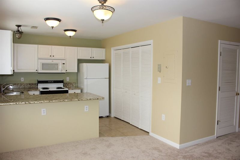 823 Renshaw Ct #823, Cary, NC 27518