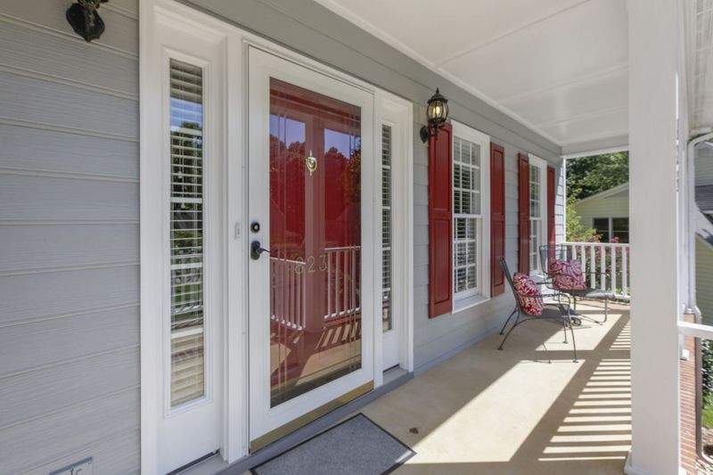 823 Roanoke Dr, Cary, NC 27513