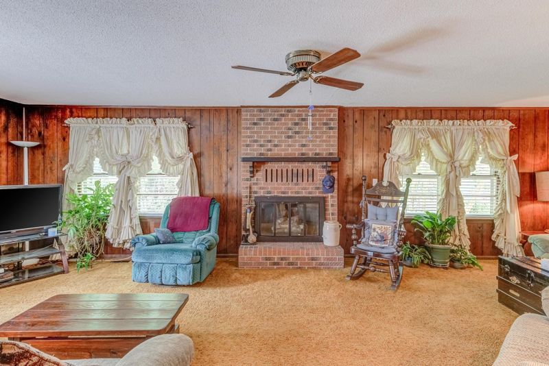 8233 Nc 96 Hw, Selma, NC 27576