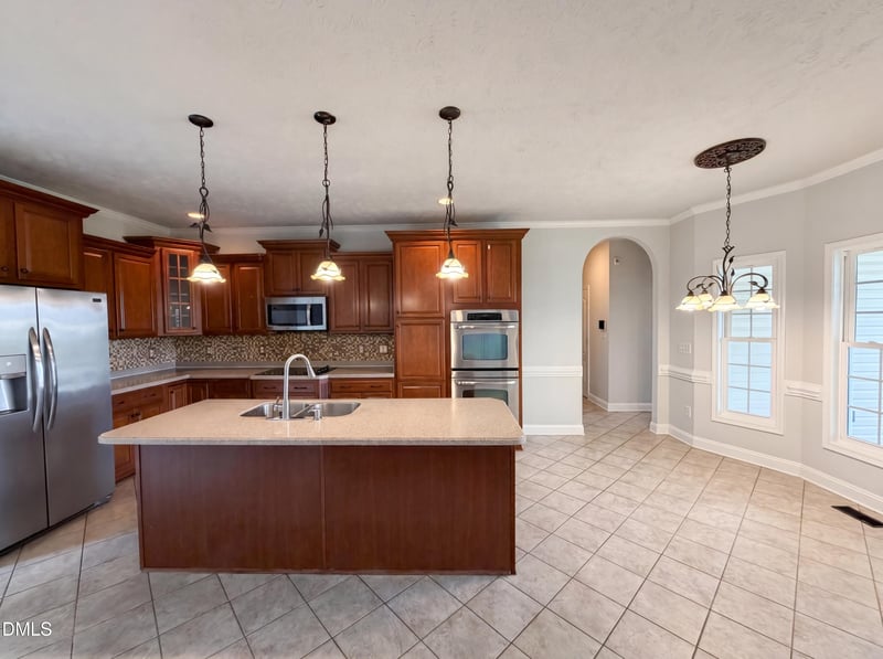 824 Camwheel Dr, Hope Mills, NC 28348