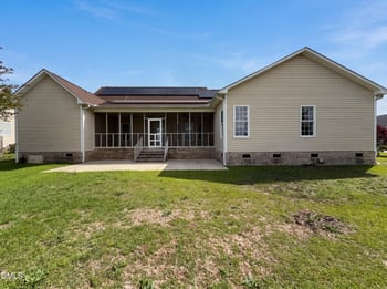 824 Camwheel Dr, Hope Mills, NC 28348