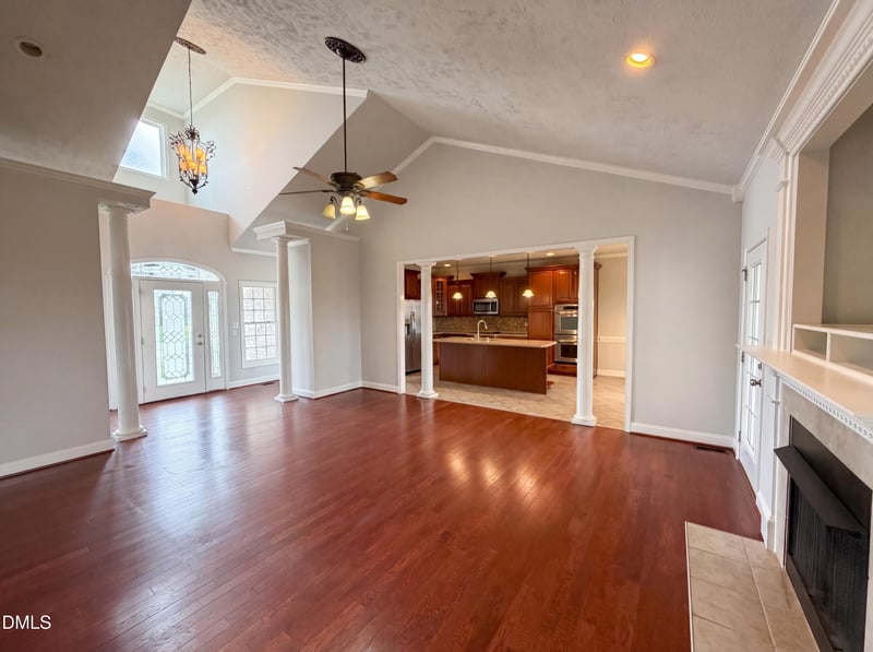 824 Camwheel Dr, Hope Mills, NC 28348