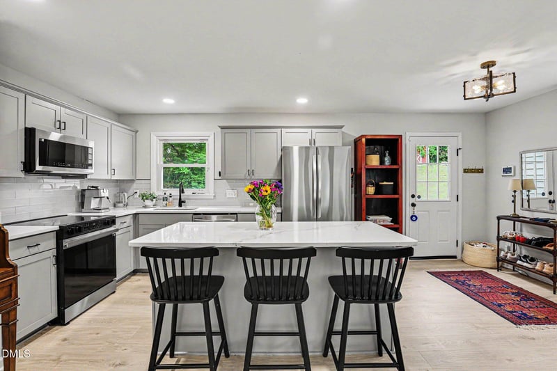 824 Carlisle St, Raleigh, NC 27610
