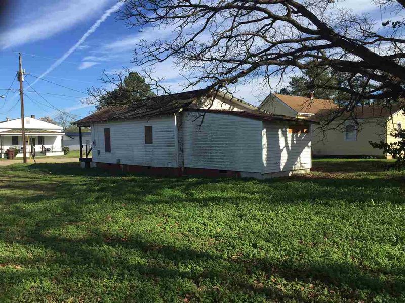 824 E Divine St, Dunn, NC 28334