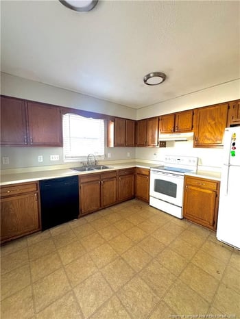 824 Glen Reilly Dr, Fayetteville, NC 28314