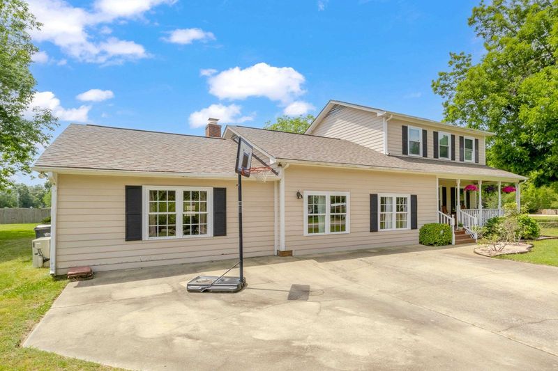 824 S Meadow Rd, Raleigh, NC 27603